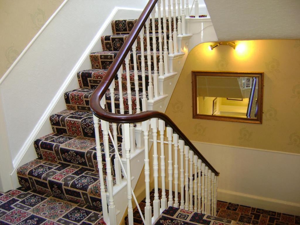 The Wharncliffe Hotel Scarborough Buitenkant foto