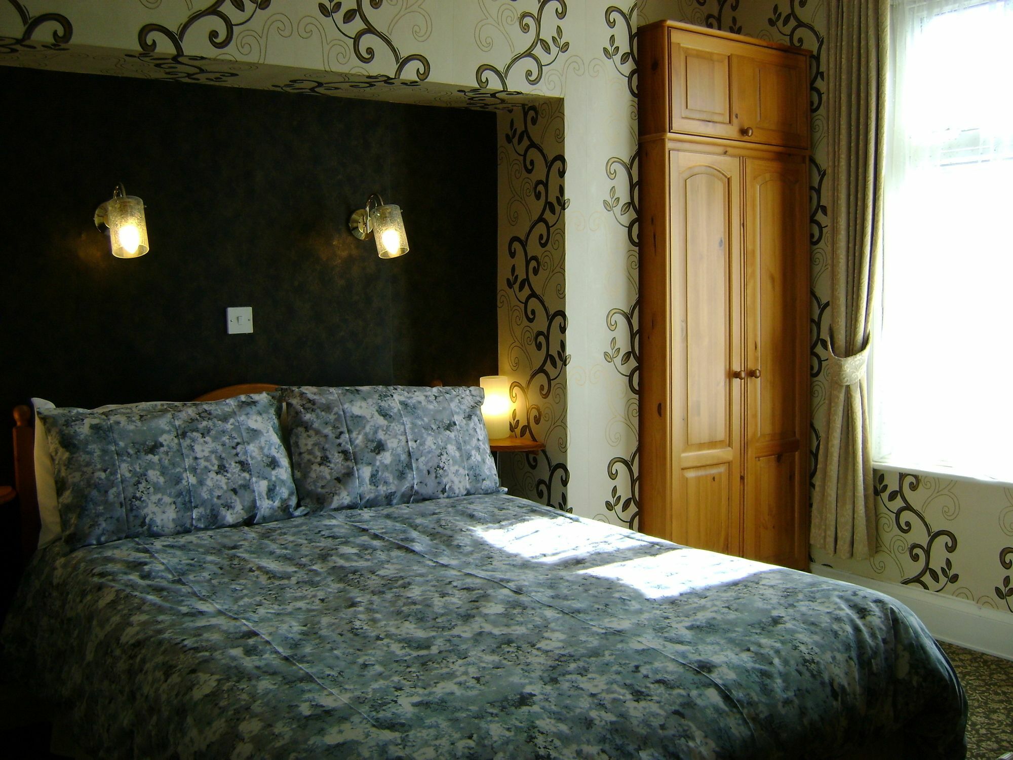 The Wharncliffe Hotel Scarborough Buitenkant foto