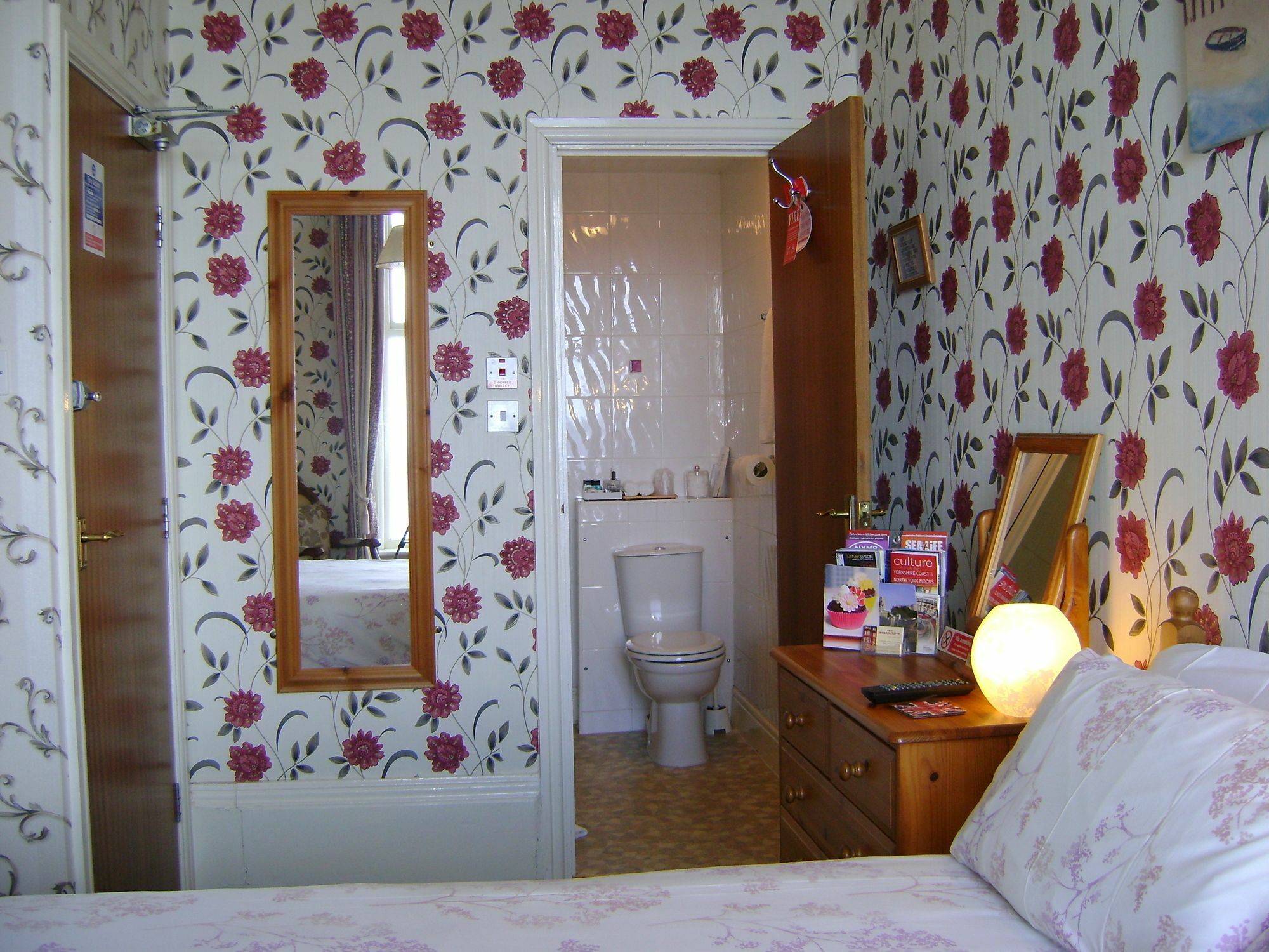 The Wharncliffe Hotel Scarborough Buitenkant foto